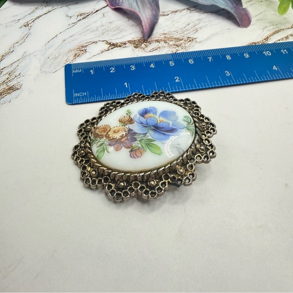 Floral Brooch Pin Pendant Vintage Oval Gold Tone Blue Purple Flower Design - Picture 6 of 10